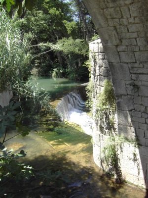 la cascade d'Entrecasteaux