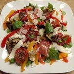 salade met gegrilde groentjes ham en mozarella