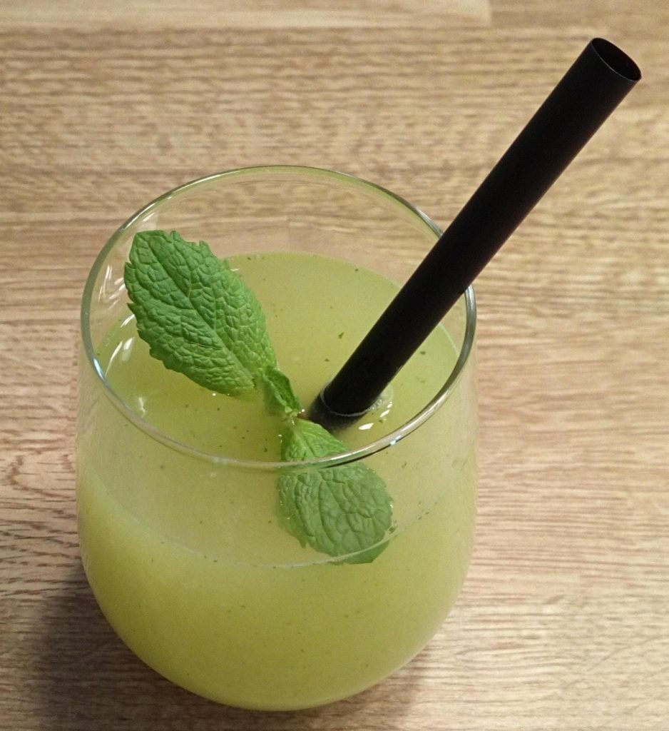 verfrissend water van mango en munt